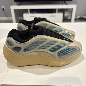Yeezy 700 v3 Kyantite